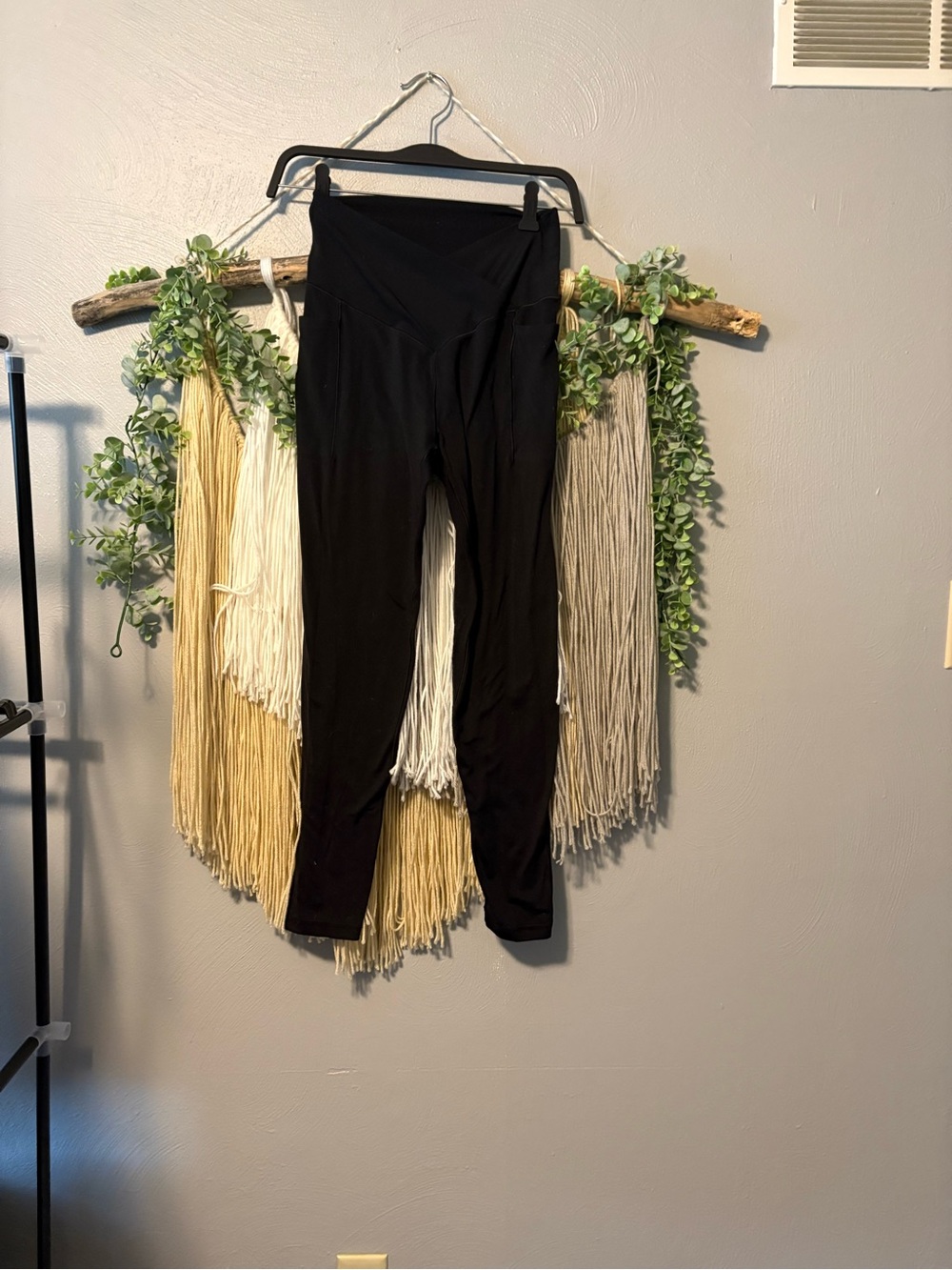 Aerie 7/8 Black High-Rise Crossover Leggings - pockets